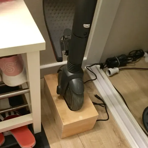 Безпечний електросамокат у квартирі